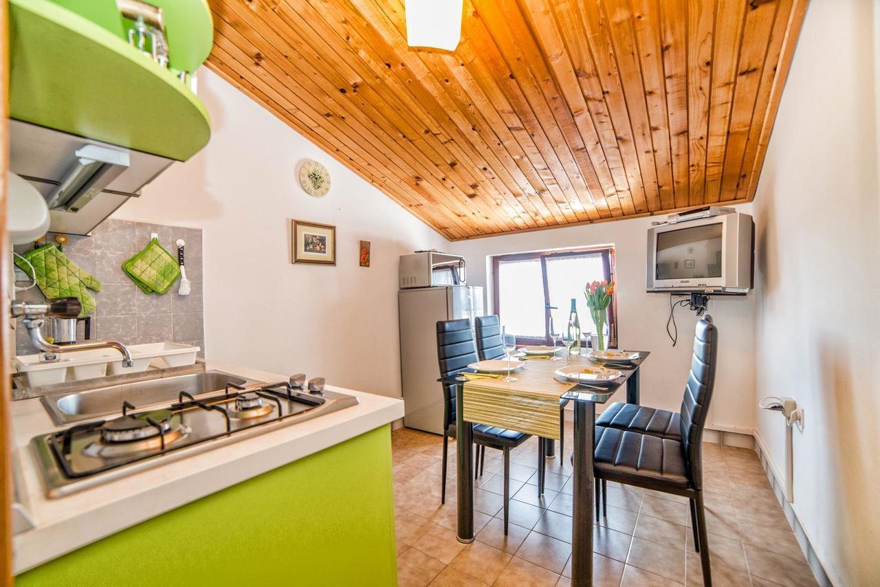 Apartments And Rooms Ana Pomer 217 Ngoại thất bức ảnh
