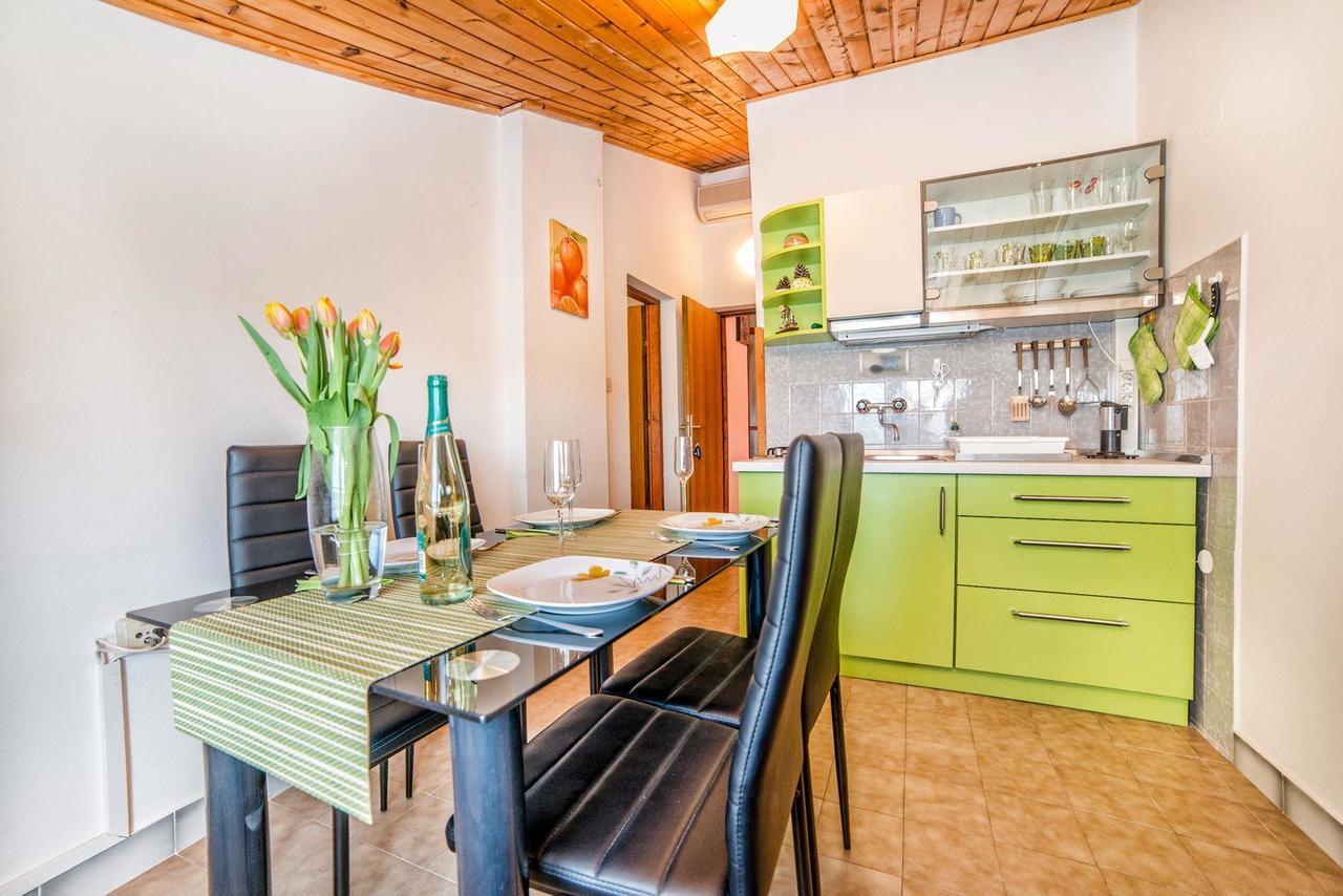 Apartments And Rooms Ana Pomer 217 Ngoại thất bức ảnh