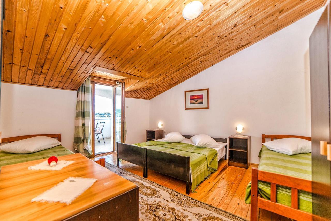 Apartments And Rooms Ana Pomer 217 Ngoại thất bức ảnh