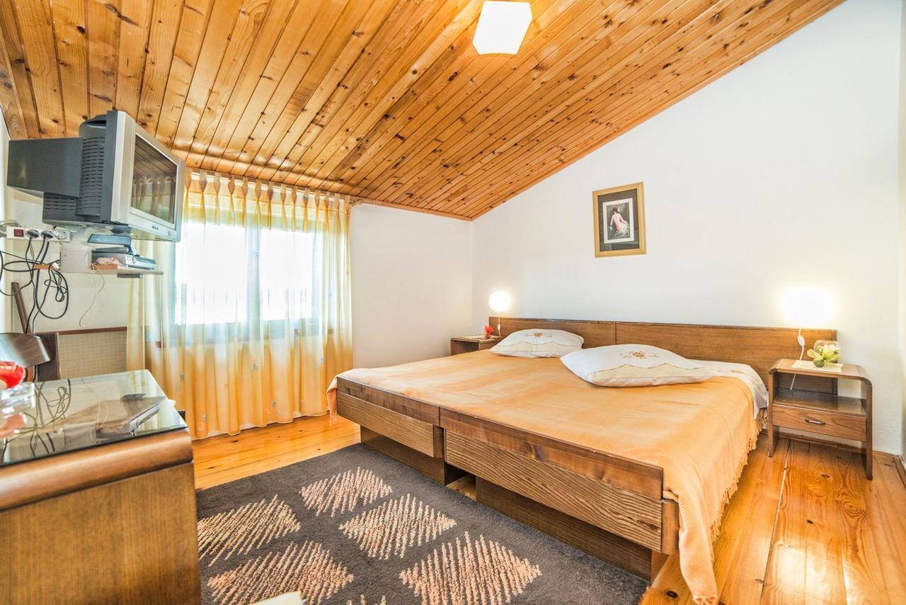 Apartments And Rooms Ana Pomer 217 Ngoại thất bức ảnh