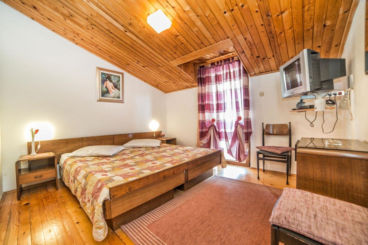 Apartments And Rooms Ana Pomer 217 Ngoại thất bức ảnh