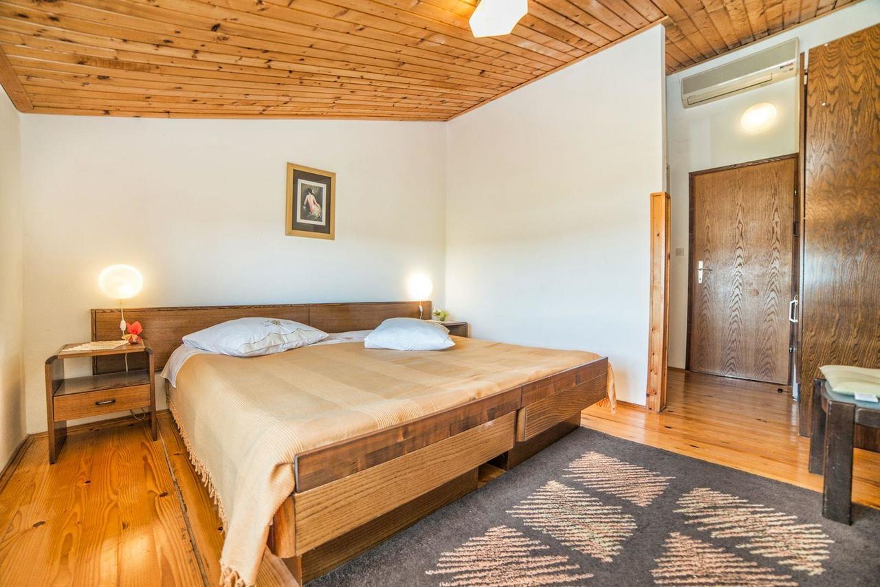 Apartments And Rooms Ana Pomer 217 Ngoại thất bức ảnh
