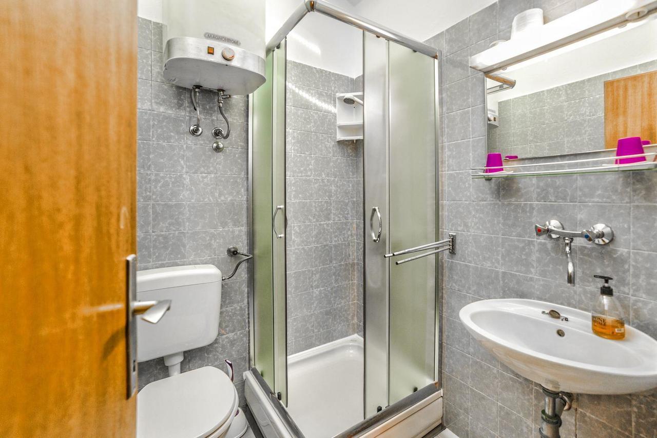 Apartments And Rooms Ana Pomer 217 Ngoại thất bức ảnh