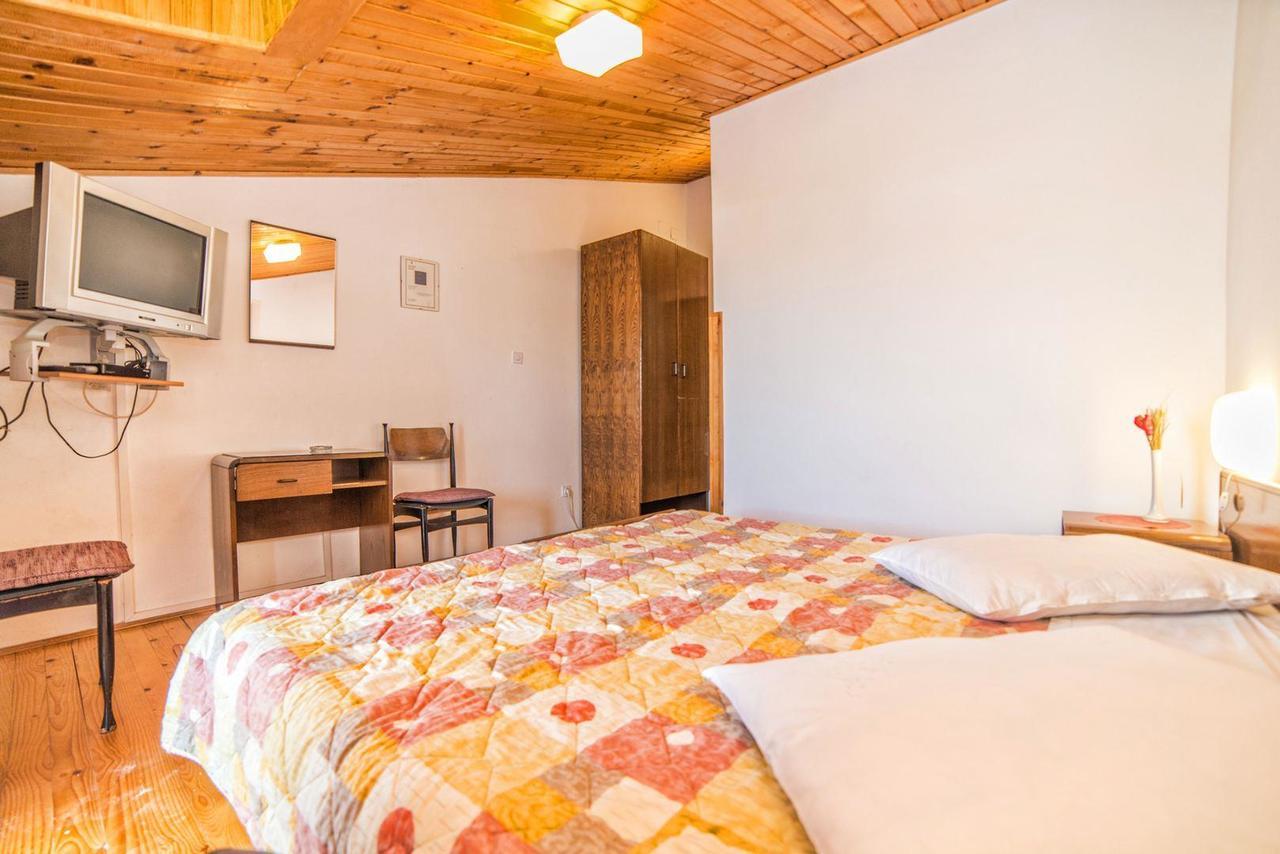 Apartments And Rooms Ana Pomer 217 Ngoại thất bức ảnh